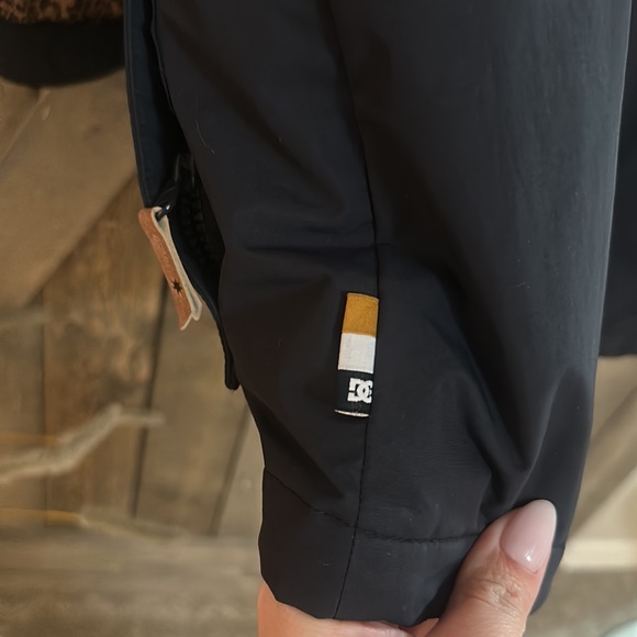 DC Cruiser Black & Leopard Print Snow Jacket Size XL - Picture 7 of 16